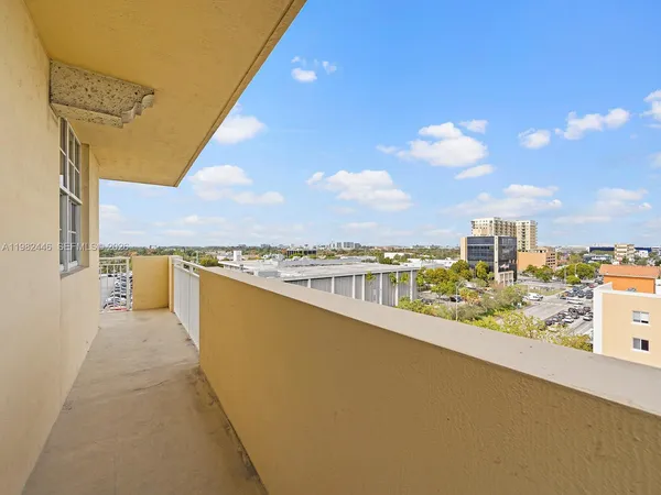 $2,600 | 215 Southwest 42nd Avenue, Unit 801, Miami, FL 33134