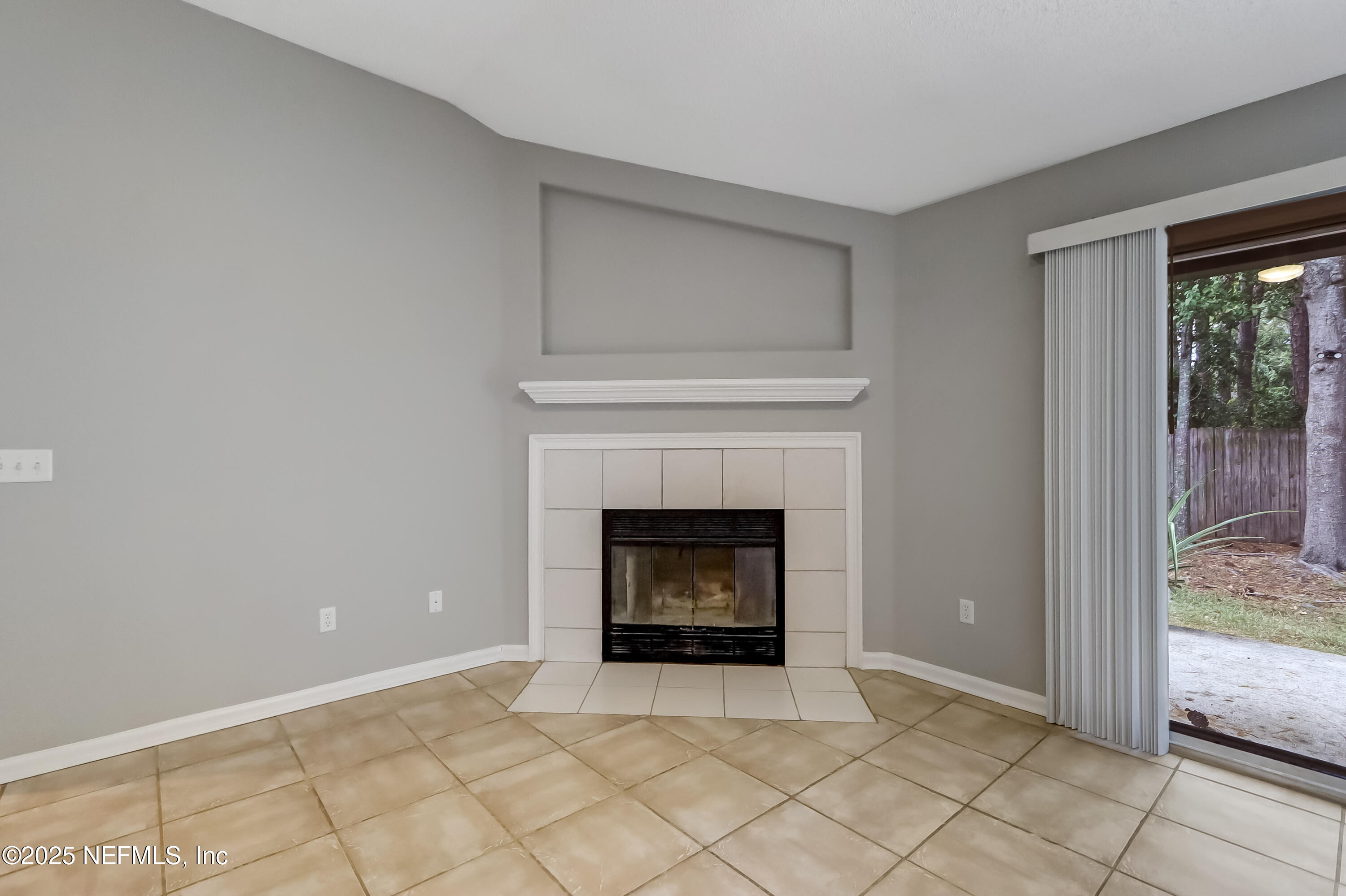 9642 Pritmore Road East Jacksonville, FL 32257 - Photo 18 of 47 a living room with a fireplace