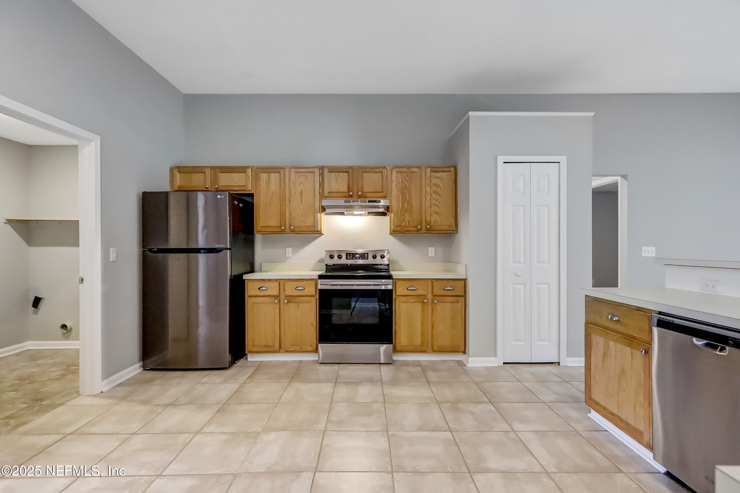 9642 Pritmore Road East Jacksonville, FL 32257 - Photo 27 of 47 a kitchen with a refrigerator and a sink