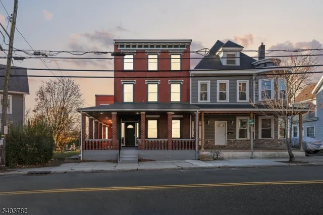 $2,300 | 786 South Main Street, Unit 1, Phillipsburg, NJ 08865