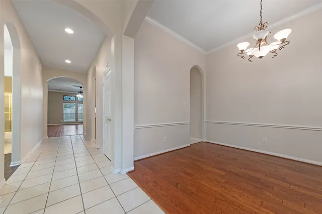 en empty room with wooden floor