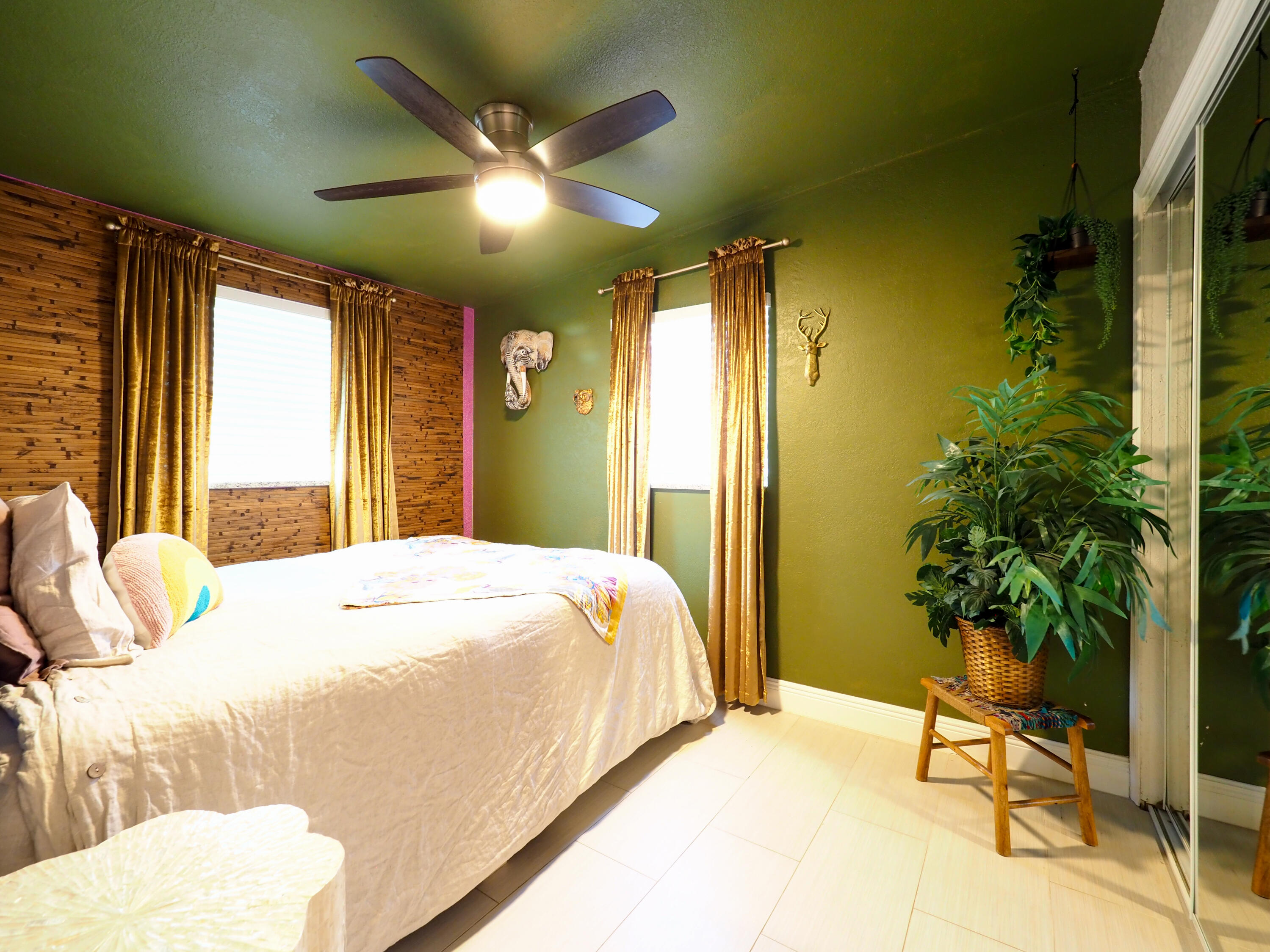 3664 Gull Road Palm Beach Gardens, FL 33410 - Photo 15 of 30 a bedroom with a bed and a potted plant