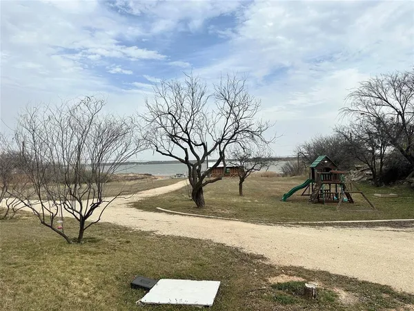 a view of yard with green space