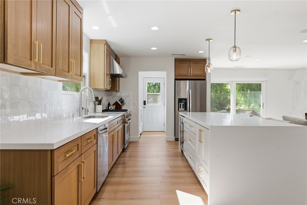 24258 Highlander Road West Hills, CA 91307 - Photo 4 of 19