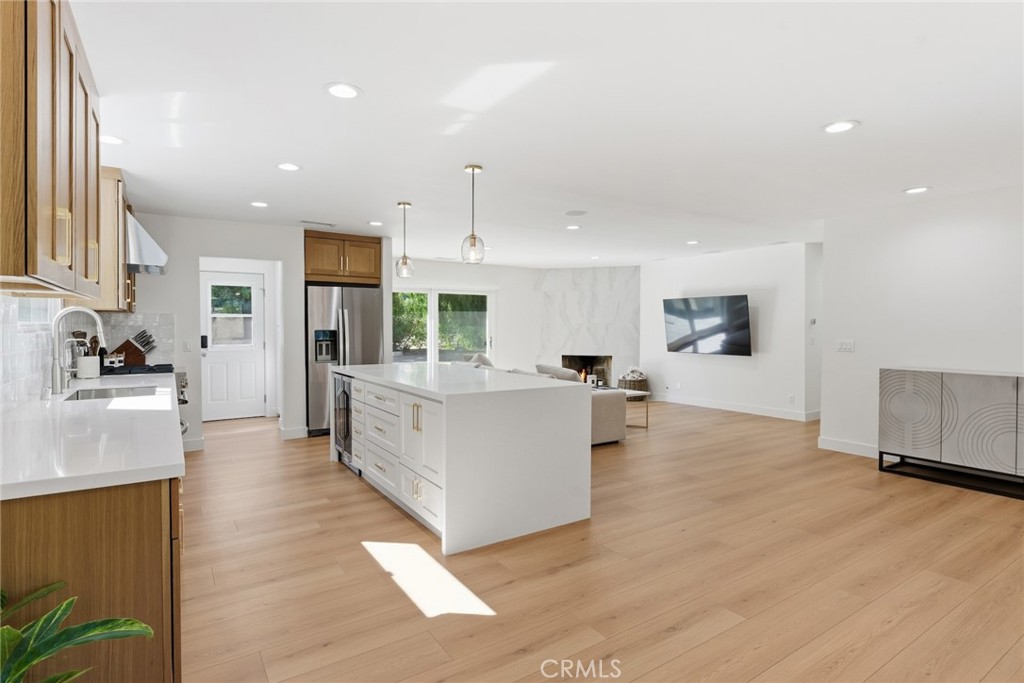 24258 Highlander Road West Hills, CA 91307 - Photo 6 of 19