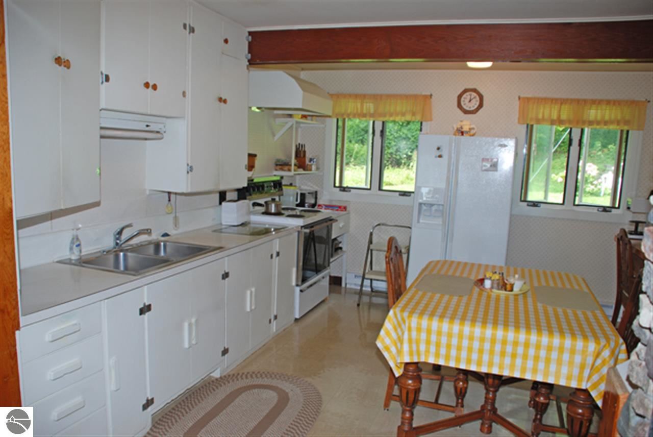 12393 Bluff Road Traverse City, MI 49686 - Photo 11 of 29 1775112-10.JPG