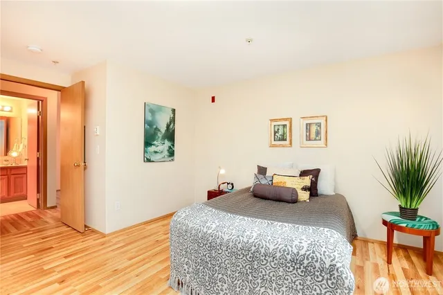 $259,999 | 11915 Roseberg Avenue South, Unit 204, Burien, WA 98168