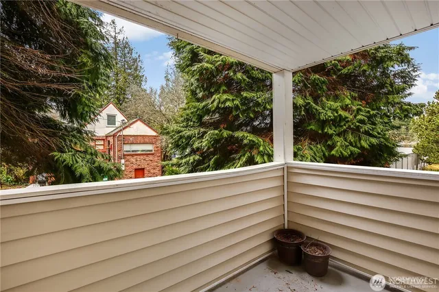 $259,999 | 11915 Roseberg Avenue South, Unit 204, Burien, WA 98168