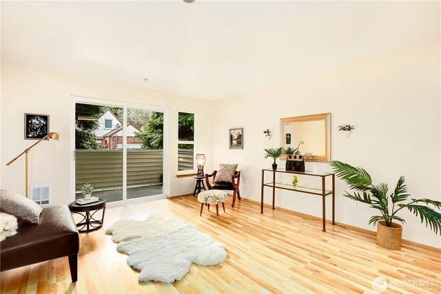 $259,999 | 11915 Roseberg Avenue South, Unit 204, Burien, WA 98168