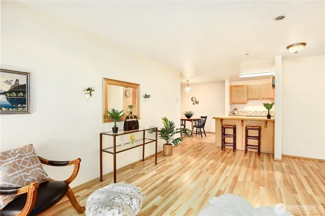 $259,999 | 11915 Roseberg Avenue South, Unit 204, Burien, WA 98168