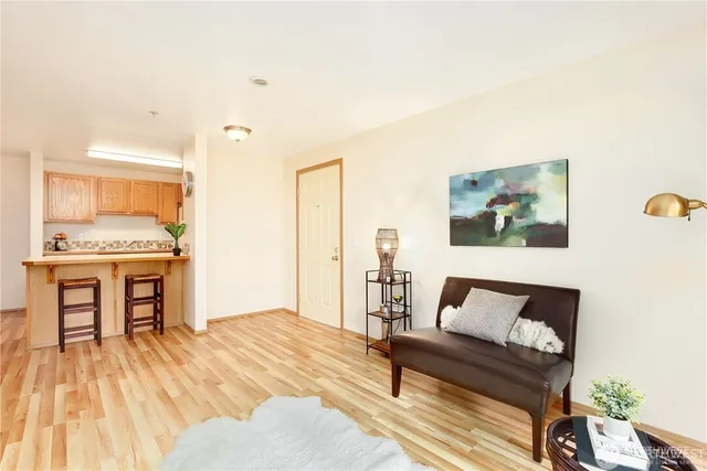 $259,999 | 11915 Roseberg Avenue South, Unit 204, Burien, WA 98168