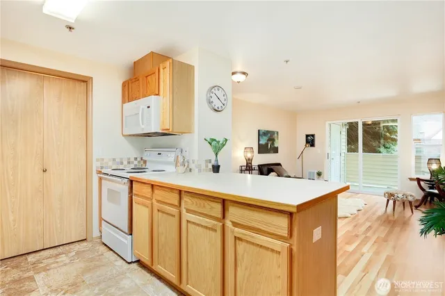 $259,999 | 11915 Roseberg Avenue South, Unit 204, Burien, WA 98168