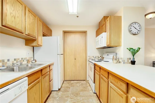 $259,999 | 11915 Roseberg Avenue South, Unit 204, Burien, WA 98168