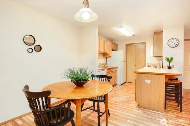 $259,999 | 11915 Roseberg Avenue South, Unit 204, Burien, WA 98168