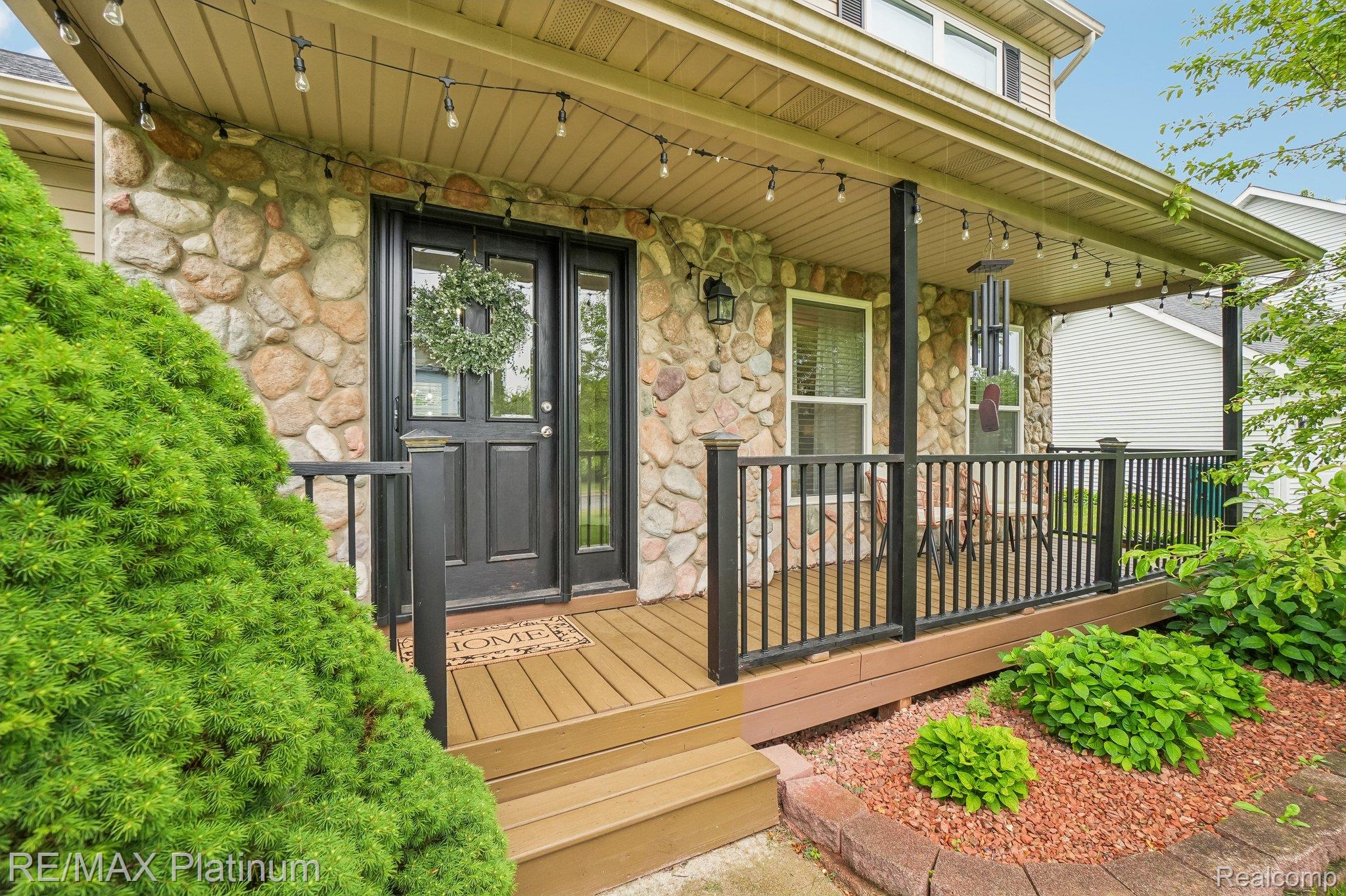 2353 Chestnut Bend Howell, MI 48855 - Photo 2 of 25 2353 Chestnut Bend
Covered front porch