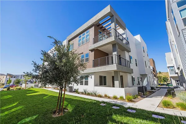 $695,000 | 27210 Cranmore Way, Unit 103, Valencia, CA 91381