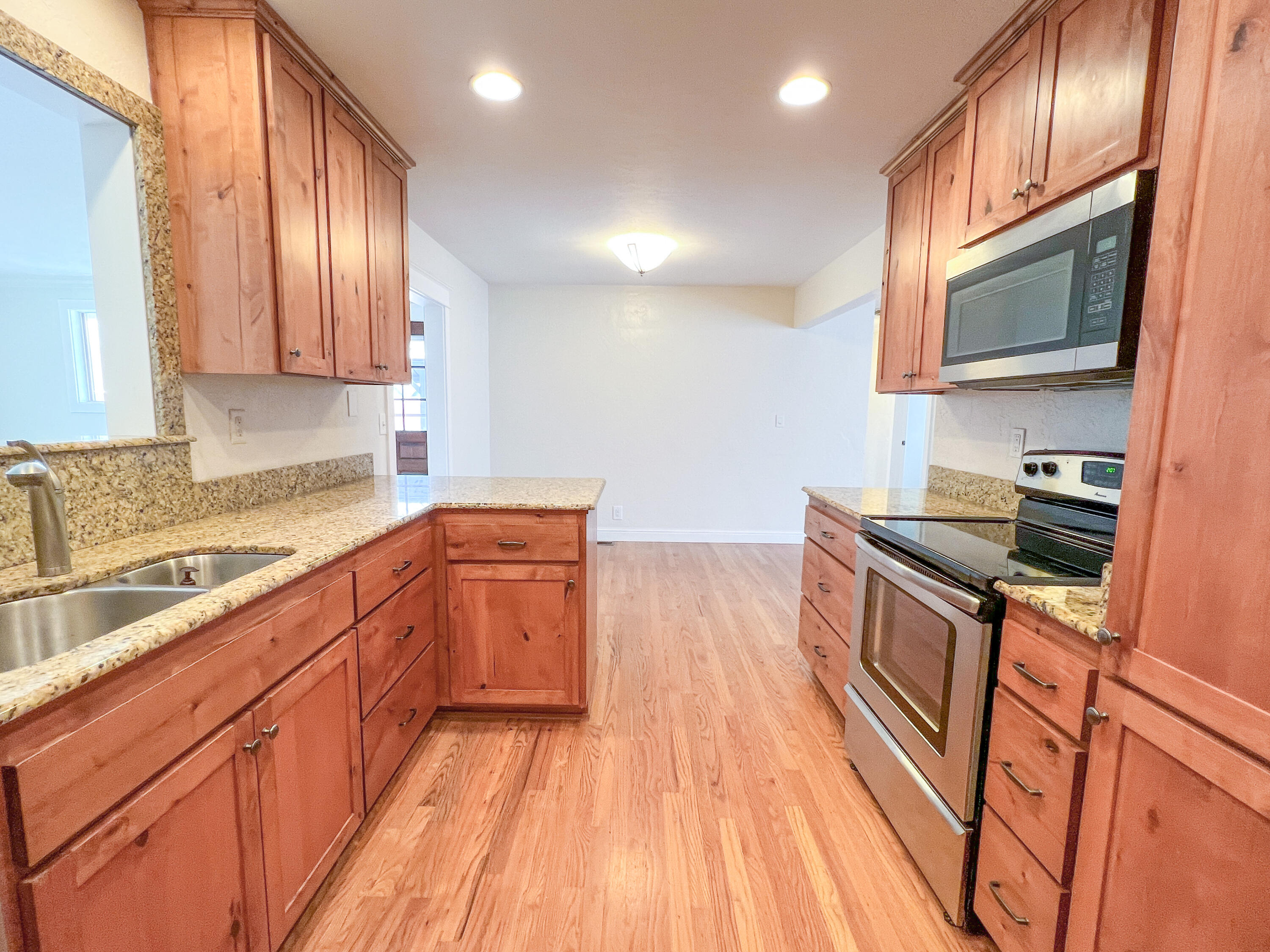 1804 Roberts Road Medford, OR 97504 - Photo 5 of 24 5