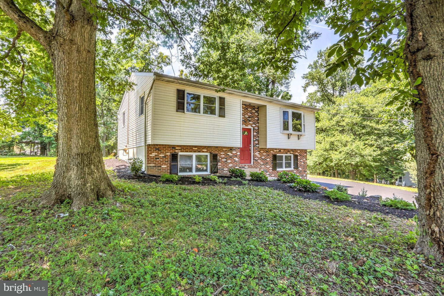 5240 Bossler Road Elizabethtown, PA 17022 - Photo 3 of 37 Gallery Image 3