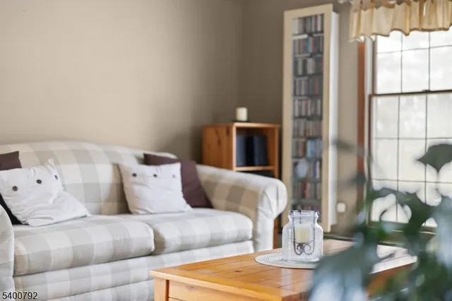 $425,000 | 35 Seneca Trail, Sparta, NJ 07871