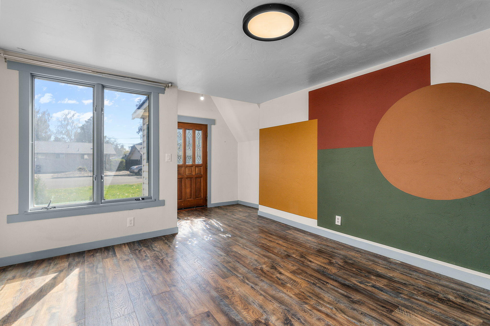 227 Southwest 11th Street Redmond, OR 97756 - Photo 3 of 25 2024_05_03_227_sw_11th_st_rdm-7
