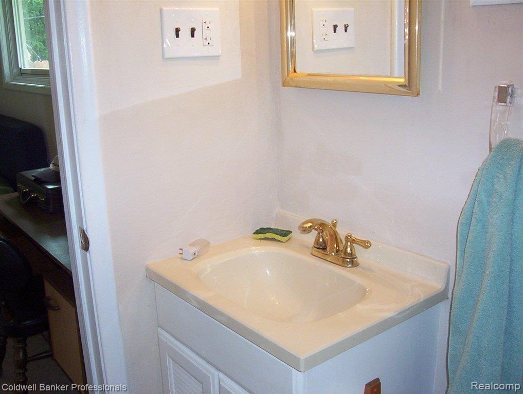 1961 Walton Blvd. Rochester, MI 48309 - Photo 20 of 24 100_2451.JPG