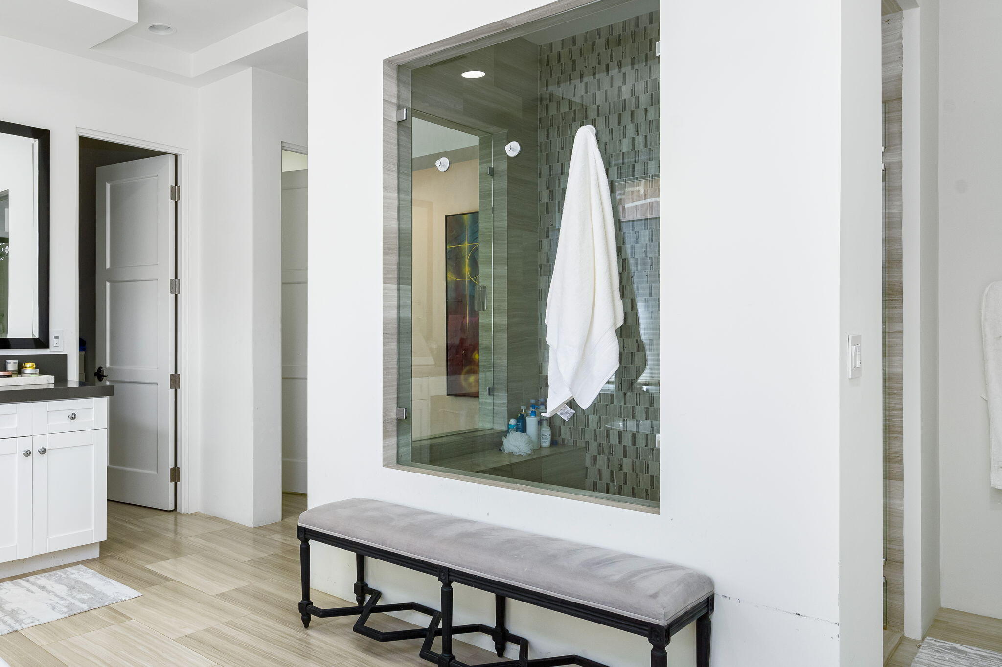 59805 Seville La Quinta, CA 92253 - Photo 29 of 61 a view of a bathroom with a bathtub and a mirror