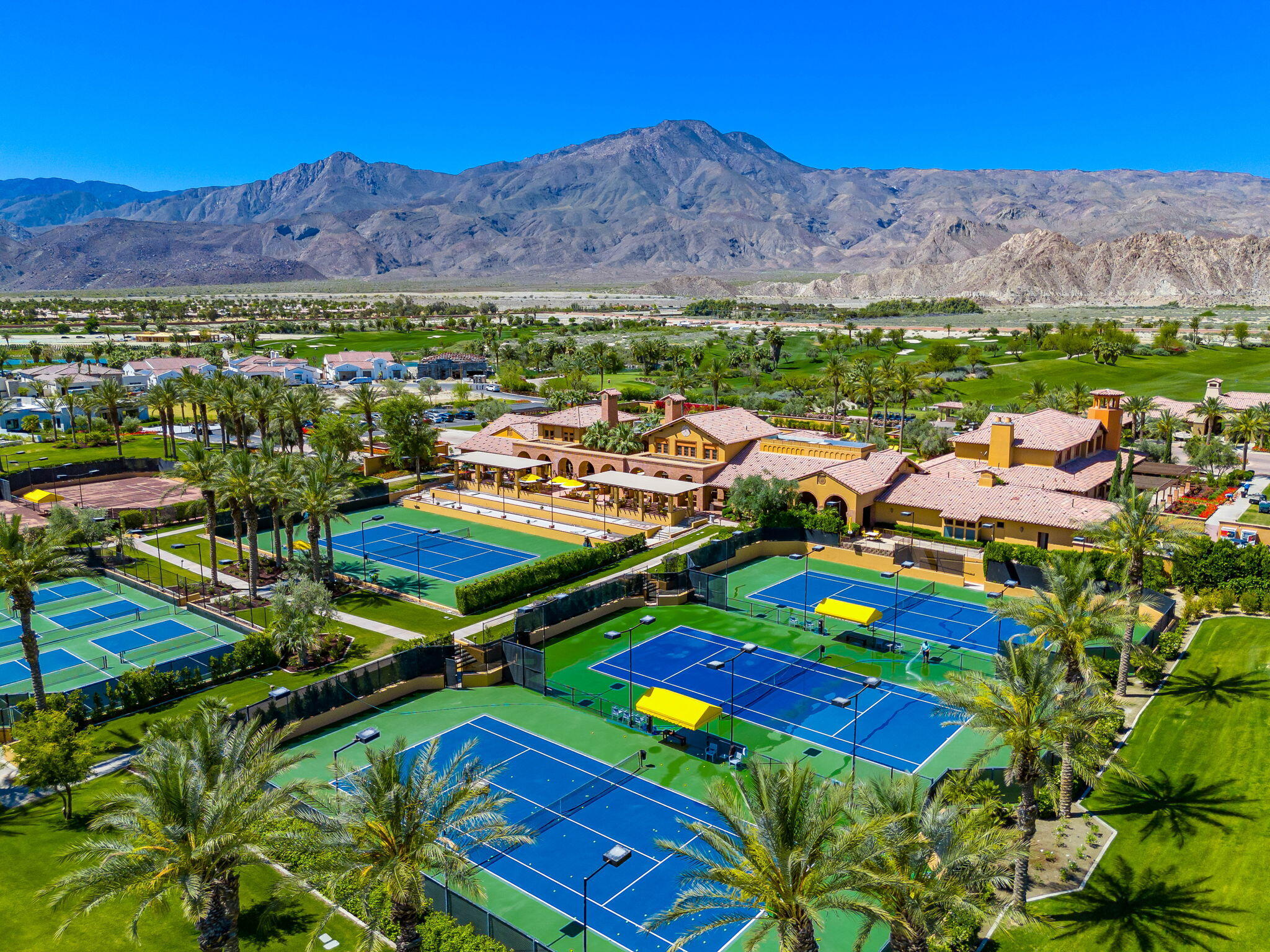 59805 Seville La Quinta, CA 92253 - Photo 58 of 61 a view of an outdoor space with lounge chair