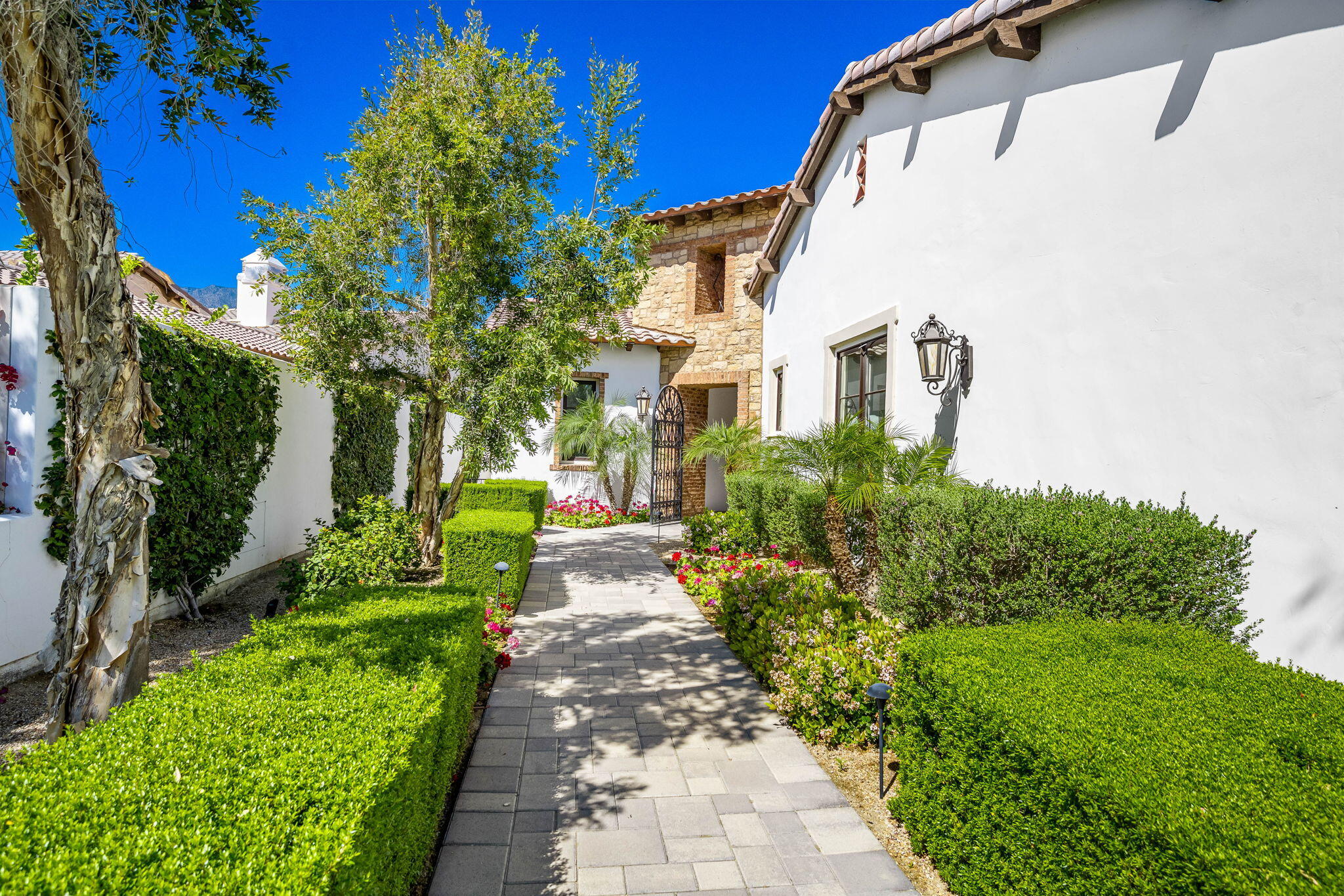 59805 Seville La Quinta, CA 92253 - Photo 8 of 61 18-web-or-mls-GG_Seville_OPMG_0424_018