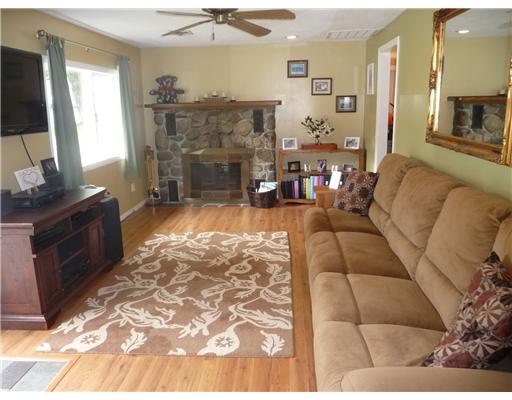 21 Ridge Road East Greenwich, RI 02818 - Photo 5 of 10 Living Room.
