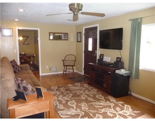 21 Ridge Road East Greenwich, RI 02818 - Photo 6 of 10 Living Room.