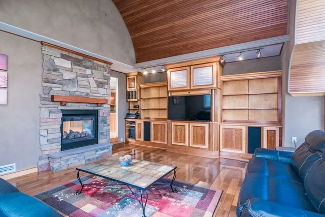 $895,000 | 29 Rattle Hill Road, Southampton, MA 01073