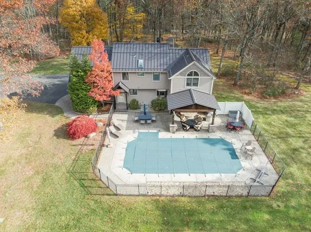 $895,000 | 29 Rattle Hill Road, Southampton, MA 01073