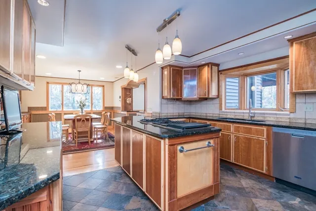 $875,000 | 29 Rattle Hill Road, Southampton, MA 01073