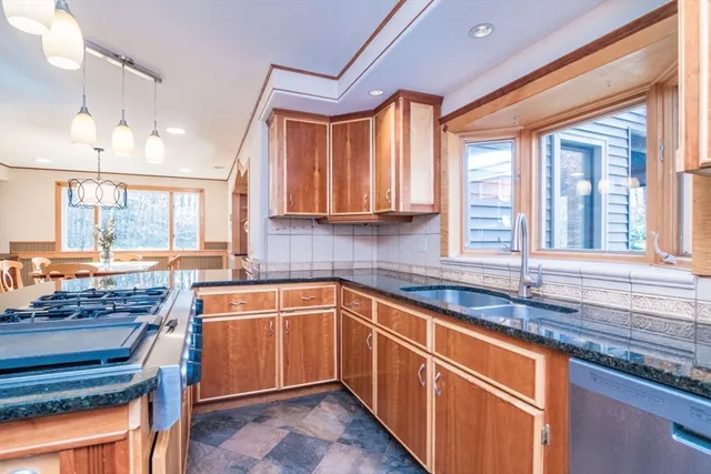 $895,000 | 29 Rattle Hill Road, Southampton, MA 01073