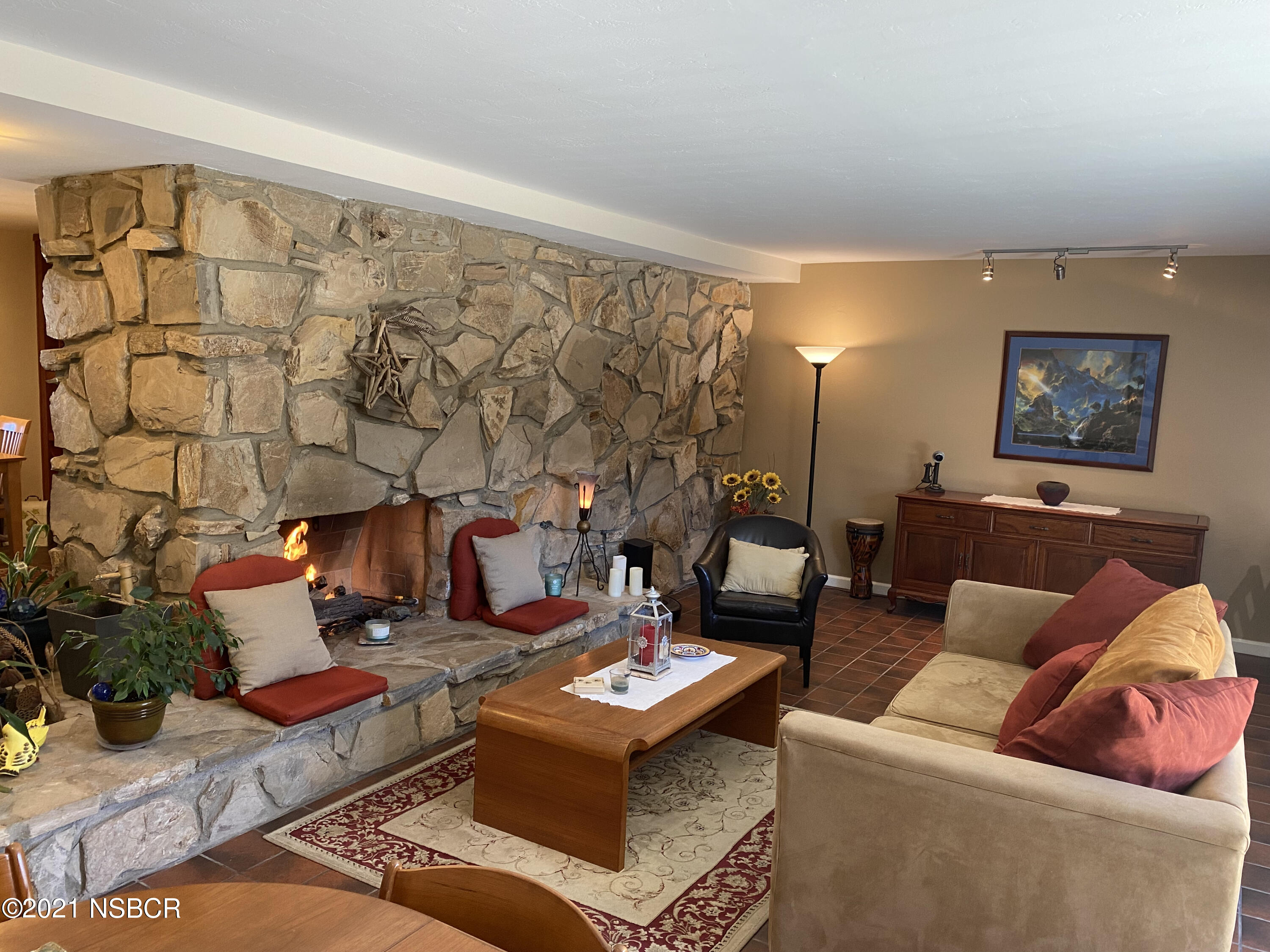 4071 Club House Road Lompoc, CA 93436 - Photo 14 of 59 Living Room