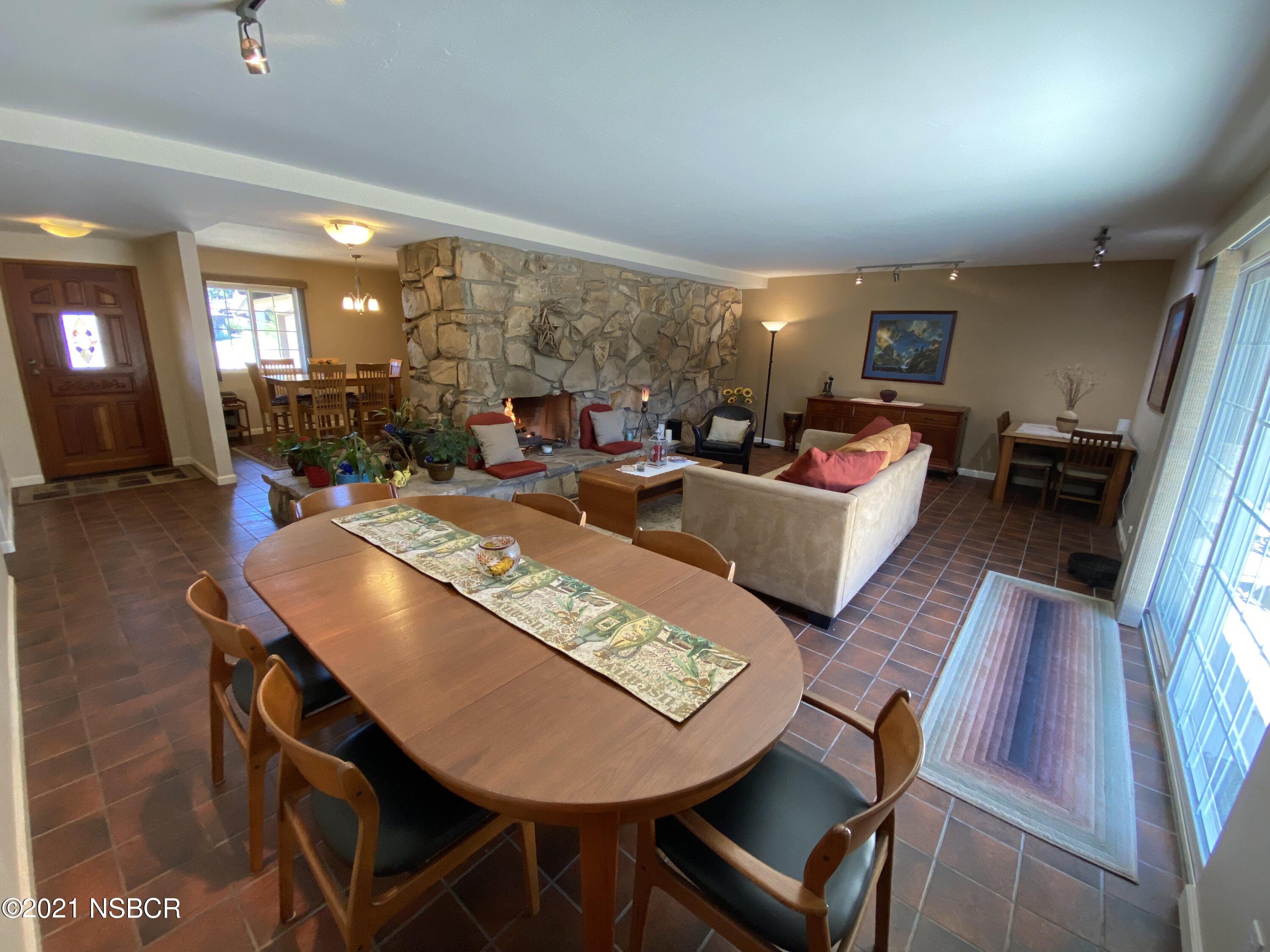 4071 Club House Road Lompoc, CA 93436 - Photo 15 of 59 Living & Dining Area