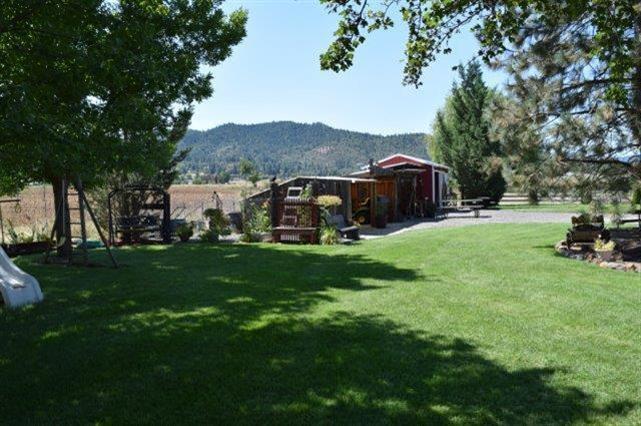 2661 Bransom Road Central Point, OR 97502 - Photo 14 of 25 a view of a town with large trees
