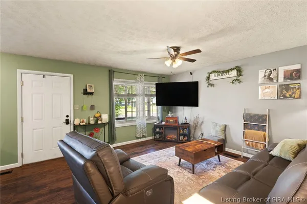 $214,900 | 812 Springdale Drive, Jeffersonville, IN 47130