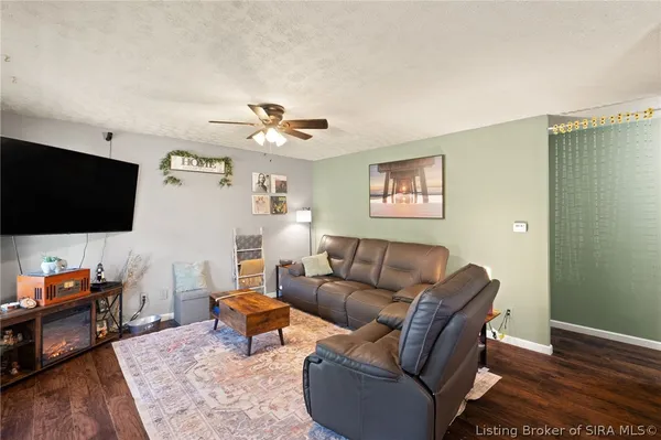 $214,900 | 812 Springdale Drive, Jeffersonville, IN 47130