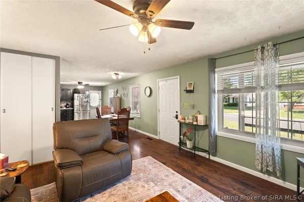 $214,900 | 812 Springdale Drive, Jeffersonville, IN 47130