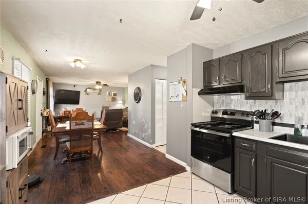 $214,900 | 812 Springdale Drive, Jeffersonville, IN 47130