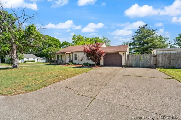 $214,900 | 812 Springdale Drive, Jeffersonville, IN 47130