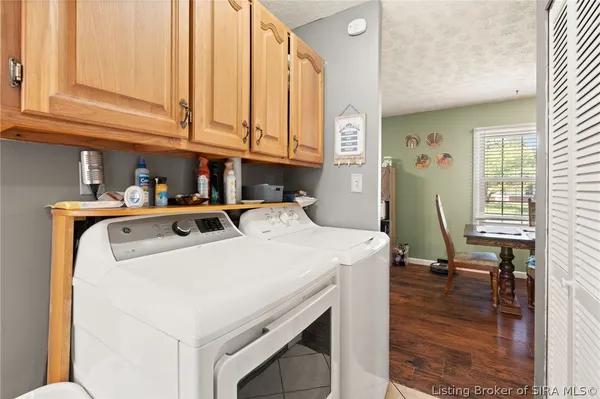 $214,900 | 812 Springdale Drive, Jeffersonville, IN 47130
