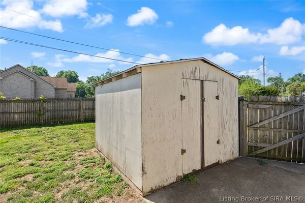 $214,900 | 812 Springdale Drive, Jeffersonville, IN 47130