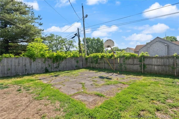 $214,900 | 812 Springdale Drive, Jeffersonville, IN 47130