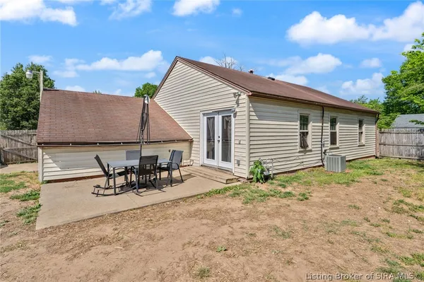 $214,900 | 812 Springdale Drive, Jeffersonville, IN 47130