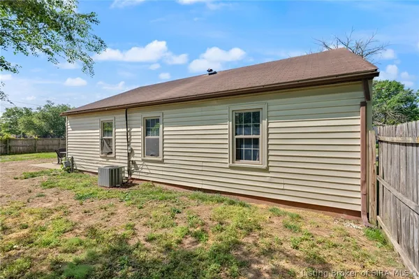$214,900 | 812 Springdale Drive, Jeffersonville, IN 47130