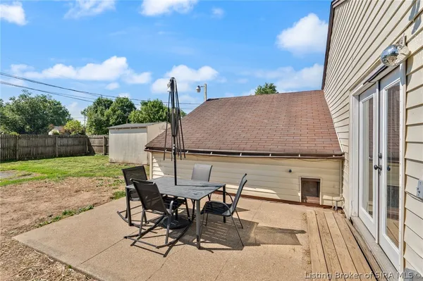 $214,900 | 812 Springdale Drive, Jeffersonville, IN 47130