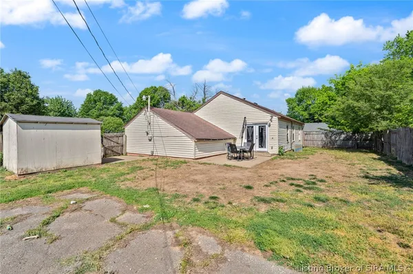 $214,900 | 812 Springdale Drive, Jeffersonville, IN 47130