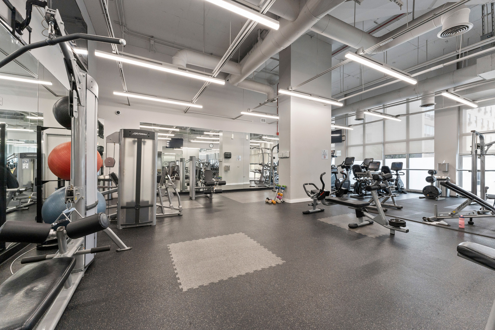 655 West Irving Park Road, Unit 2704 Chicago, IL 60613 - Photo 21 of 27